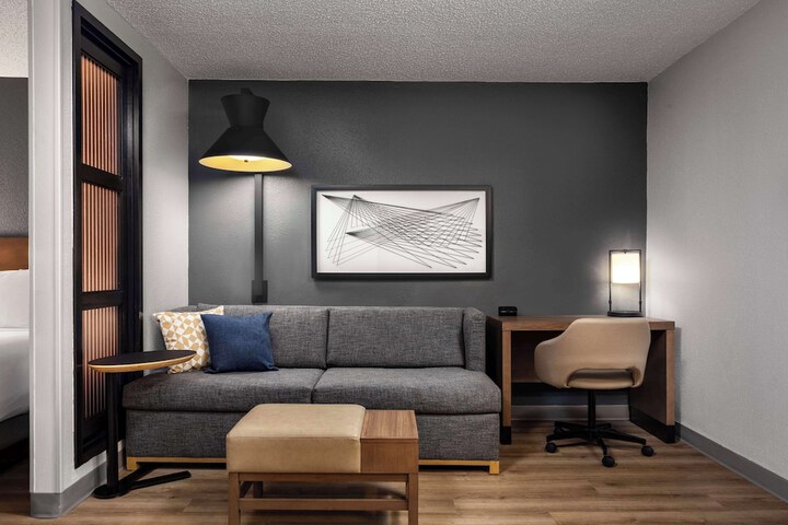 Room 6 of 27