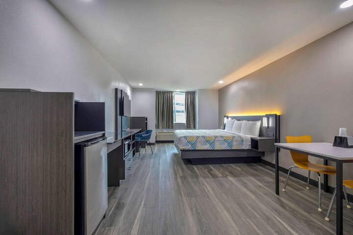 Room 12 of 25