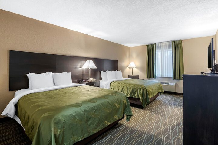 Quality Inn & Suites Des Moines - Merle Hay Road