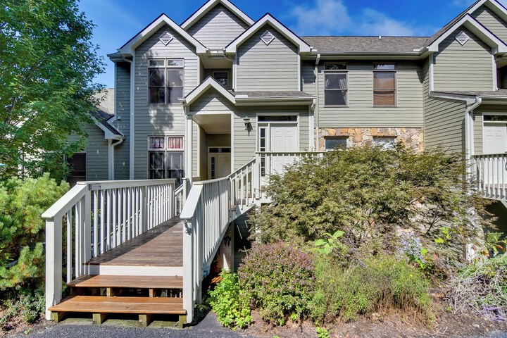 Scenic Views & Trail Access! Blue Ridge Mtns Condo