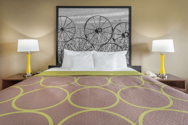 Room 4 of 16