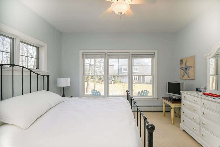 Stunning 5 Bdr Walk to York Harbor Beach!