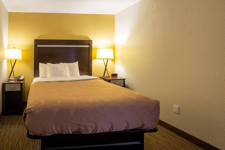 Quality Inn & Suites Portage Central