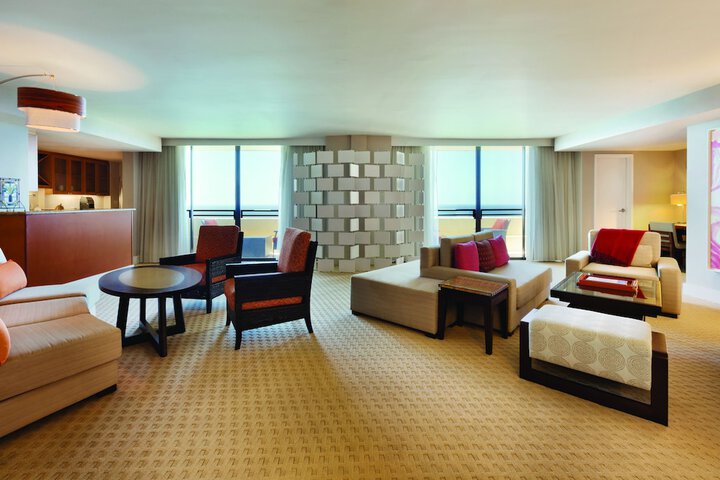 Hyatt Regency Waikiki Beach Resort & Spa
