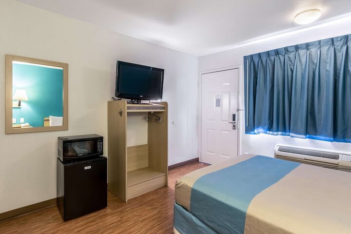 Room 15 of 30