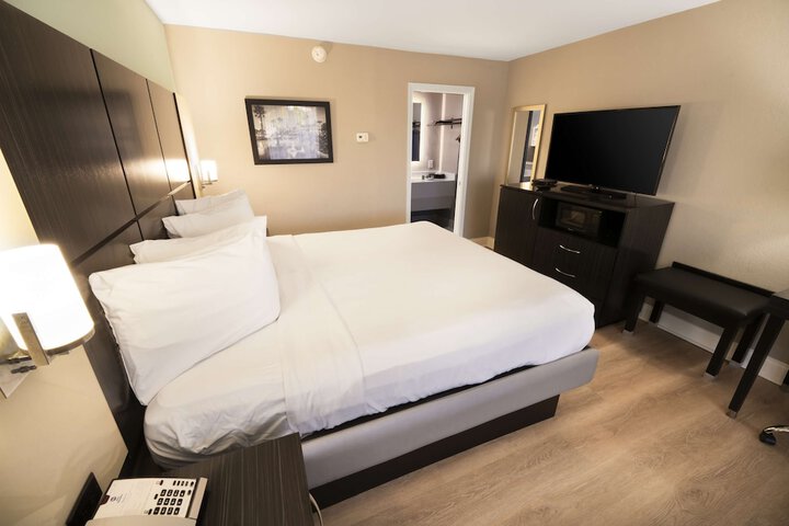 Room 16 of 38