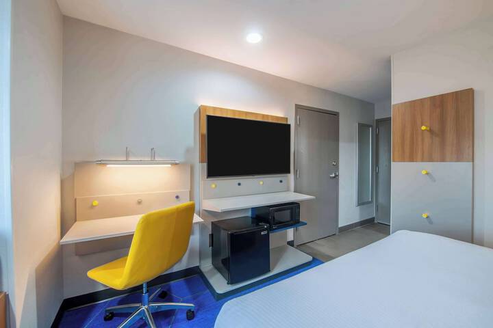 Room 15 of 33