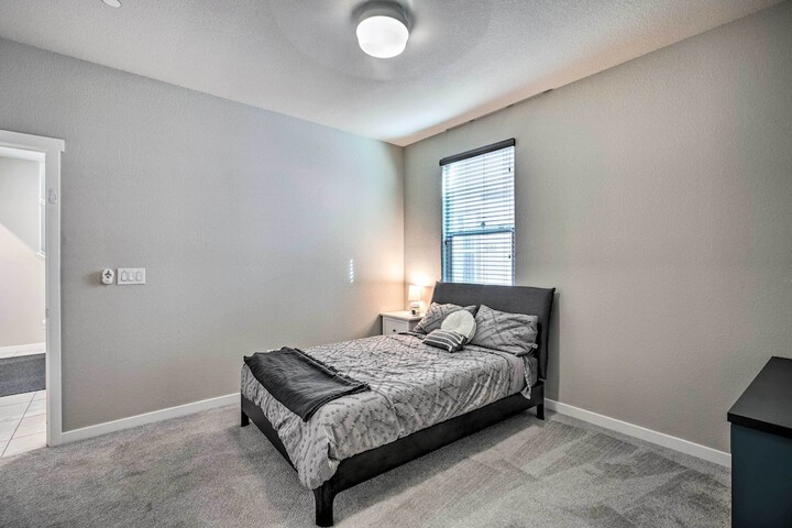 Pet-friendly Elk Grove Retreat w / Balcony!