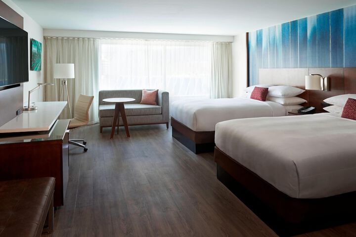 Room 32 of 76