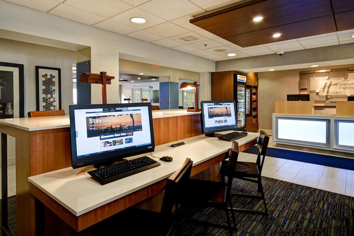 Holiday Inn Express Newport North - Middletown by IHG