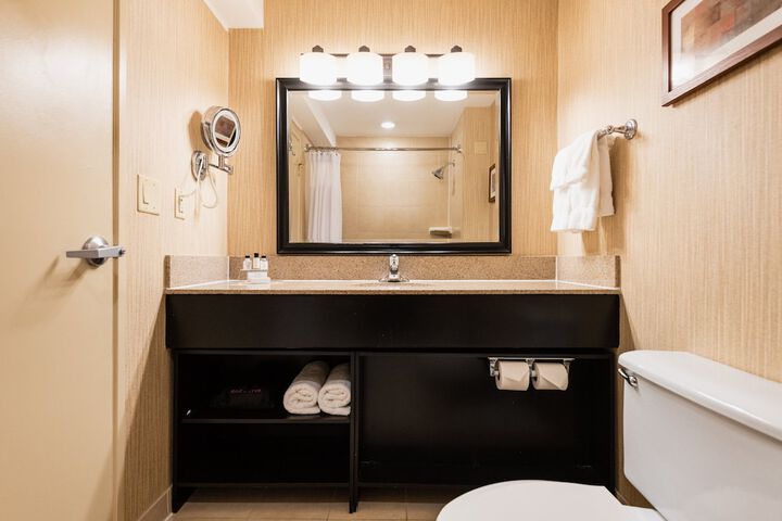 Crowne Plaza Newark Airport by IHG