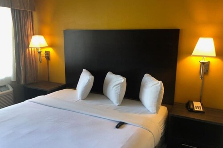 Room 30 of 37