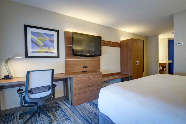 Holiday Inn Express & Suites - North Platte by IHG