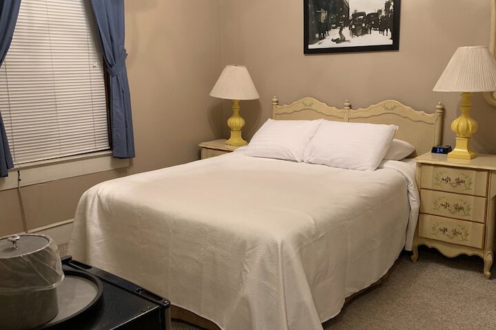 Room 27 of 35