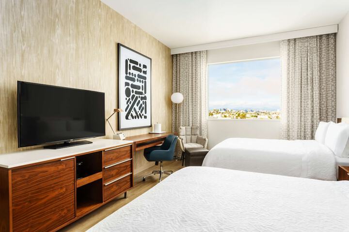 Room 33 of 48