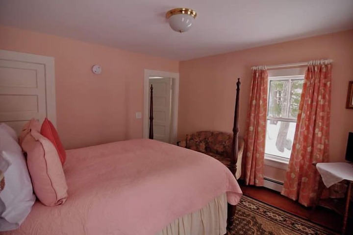 RiverWood Inn
