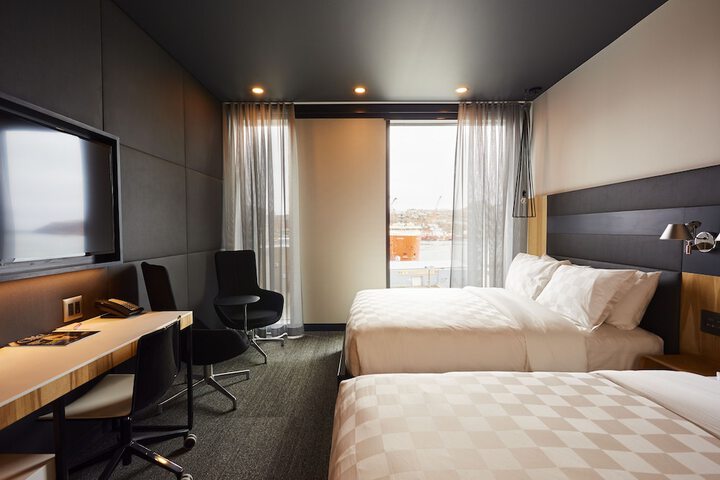 Room 11 of 40