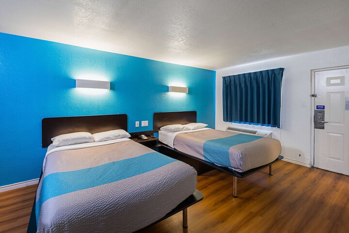 Motel 6 Grand Prairie TX - Interstate 30