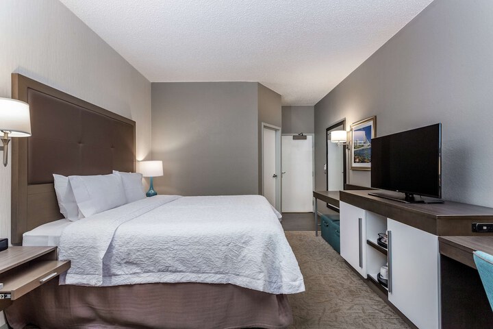 Room 11 of 25