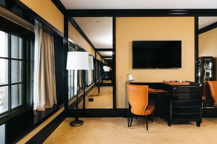 Room 9 of 121
