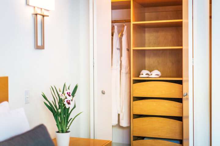Room 17 of 34