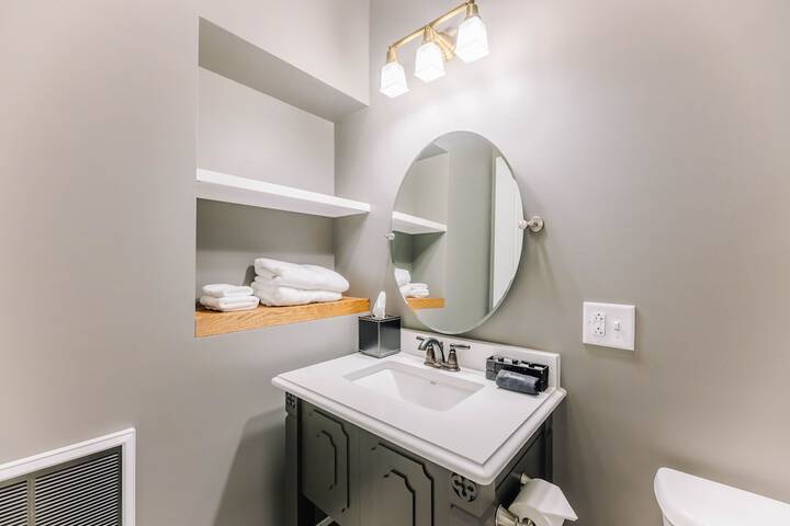Room 32 of 81