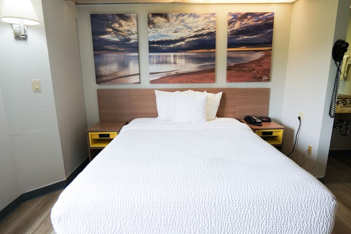 Room 16 of 38
