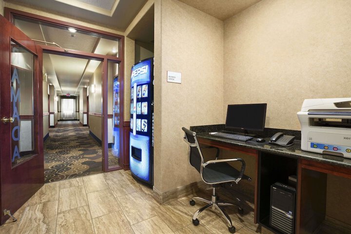 Business Center 18 of 18