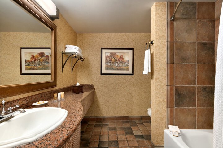 Chateau on the Lake Resort Spa and Convention Center