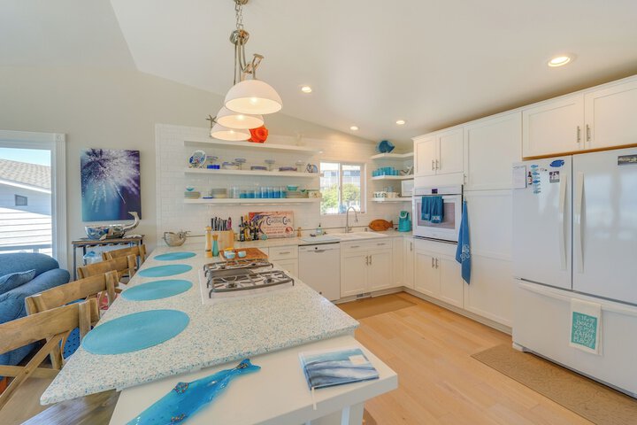 Stunning Home in Coupeville w / Deck + Beach Access