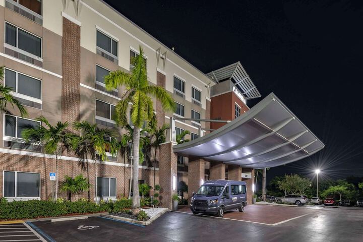 Hotel 8 of 64