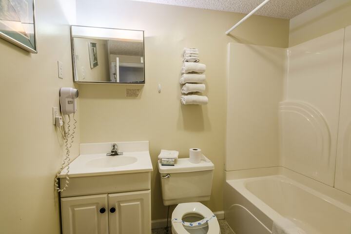 Highland Hills Motel and Cabins – a Master Hosts Resort