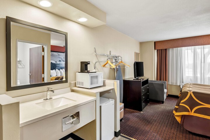 Super 8 by Wyndham Marana / Tucson Area