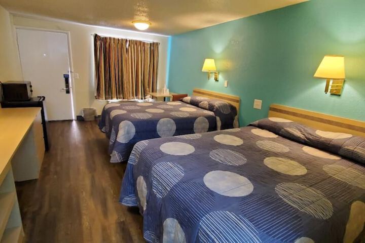 Room 14 of 22