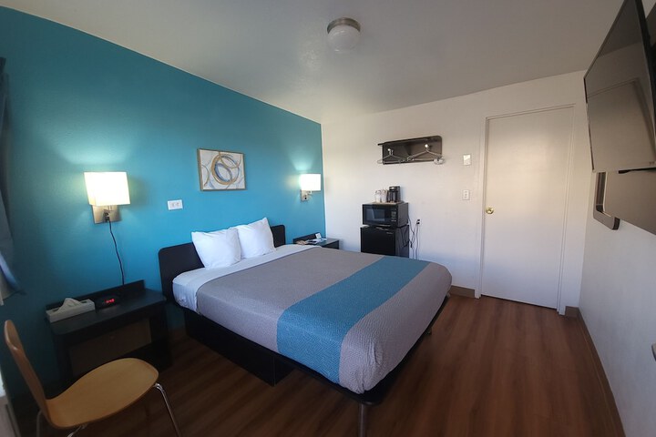 Room 11 of 19