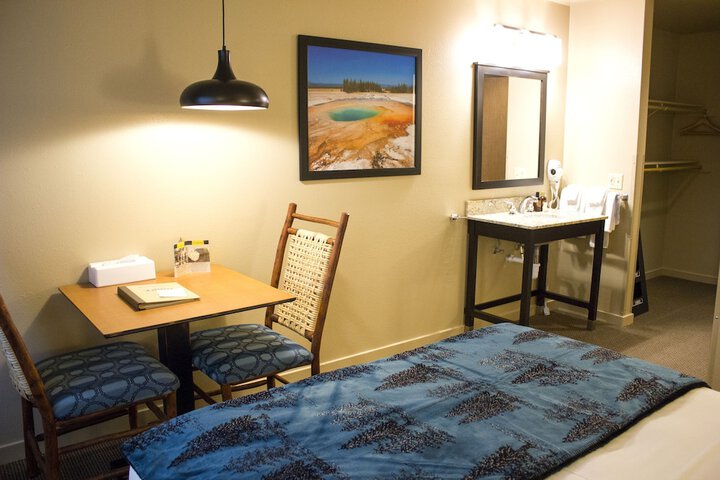 Room 4 of 18