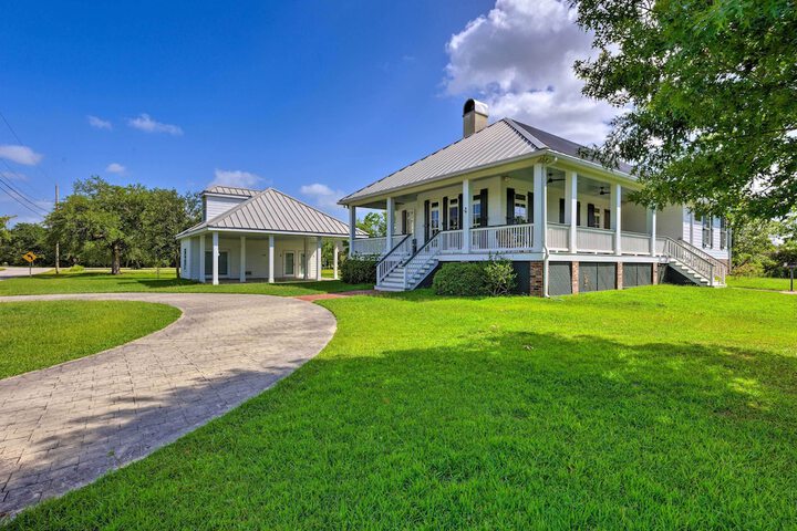 Bright Waveland Home - Walk to Beach Access!
