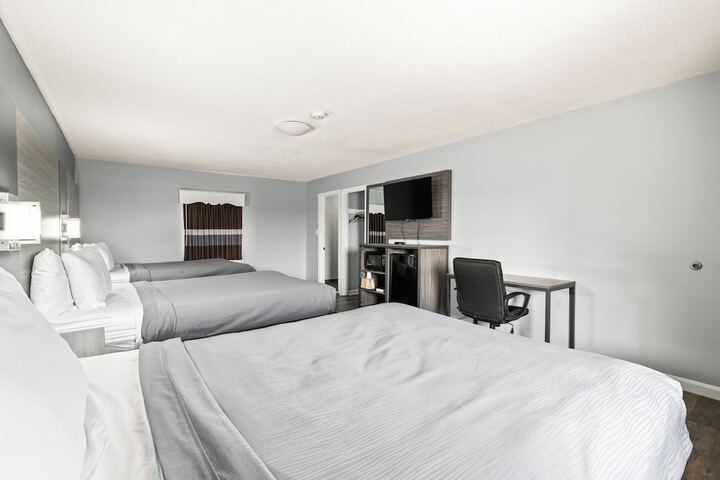 Room 13 of 23