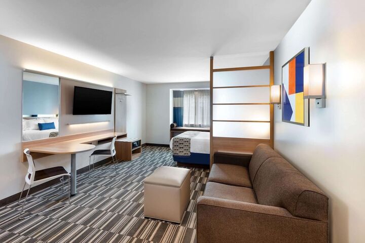 Room 10 of 25