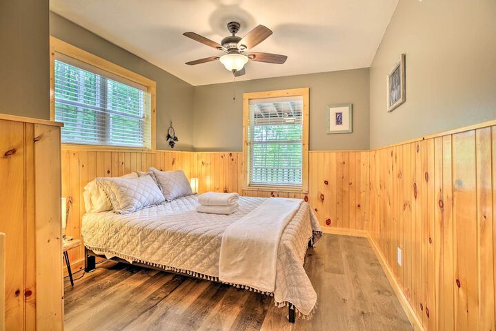 Hike & Zip-line: Red River Gorge Cabin w / Hot Tub!