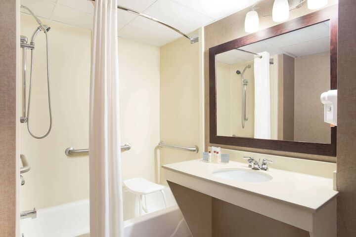 Wingate by Wyndham Raleigh South / Garner