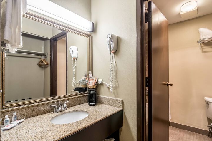 Room 32 of 48