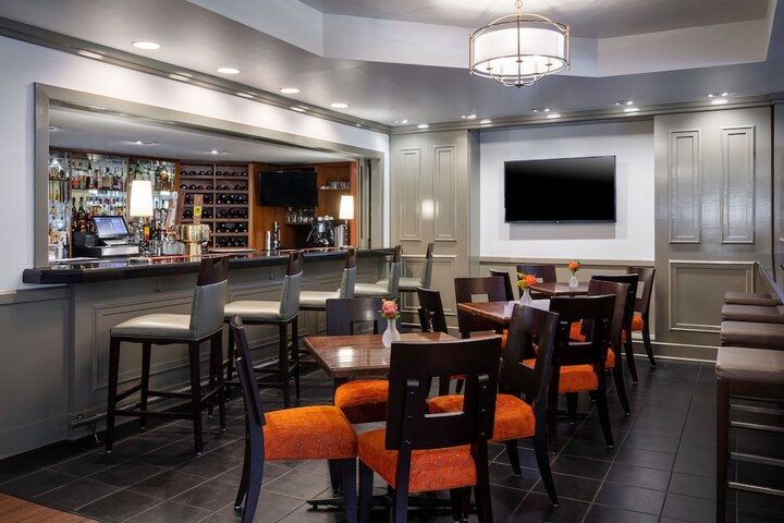 Lounge 59 of 74