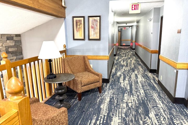 Ballroom/Hall 38 of 43