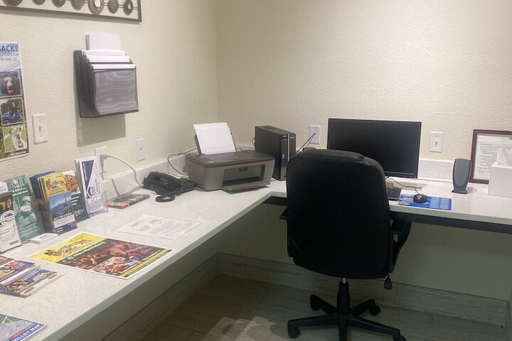 Business Center 32 of 32