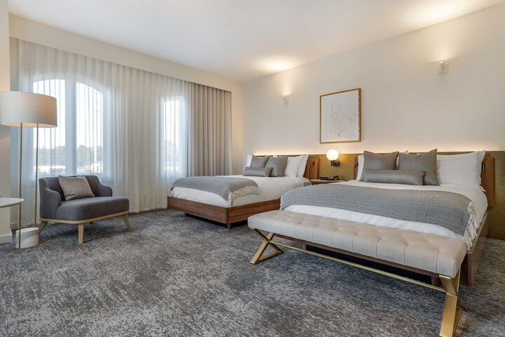 Room 28 of 67