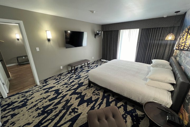 Lighthouse Inn & Suites