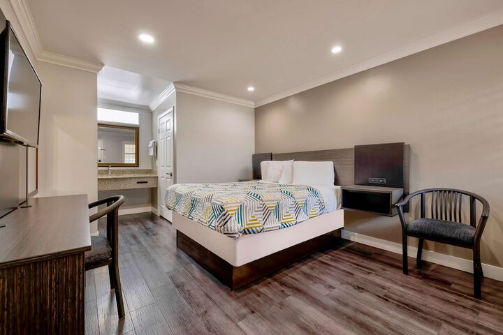 Room 21 of 31