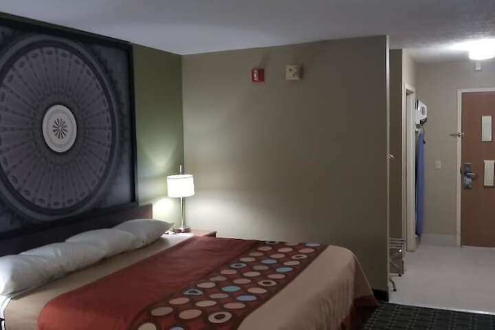 Super 8 by Wyndham Bellefontaine