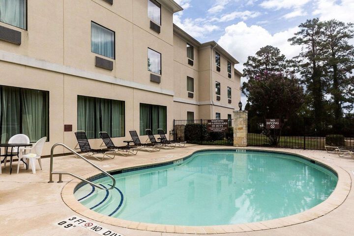 Quality Suites Huntsville Near University